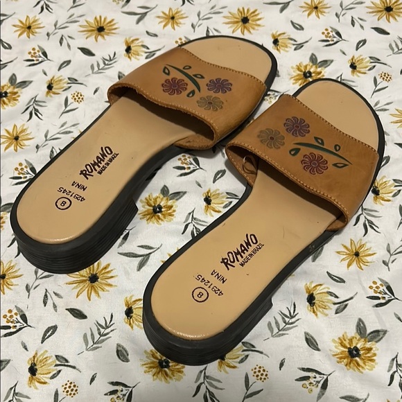 Romano Made in Brazil Leather Tan and Black Sandals with Floral Design - Picture 1 of 7